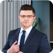 Adwokat Przemysław Derlatka – doświadczony prawnik specjalizujący się w sprawach o błędy medyczne. Pomaga klientom w województwie lubelskim uzyskać sprawiedliwość.